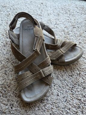 Earth Origins Tan Brown Strappy Comfort Sandals